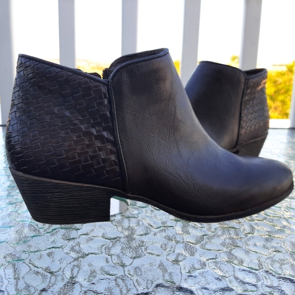 NEW Fergalicious by Fergie - ankle boots - Picture 1 of 9
